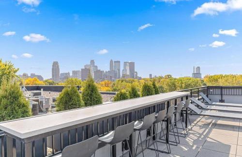 St. Anthony West Apartment | Lux 2BD Sofa Bed DT &UMN GYM Free Street parking