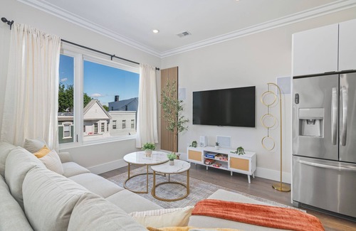 The Heights House | LUX 3BR 2Bath Gem with FREE Parking & Private Rooftop Minutes to NYC!