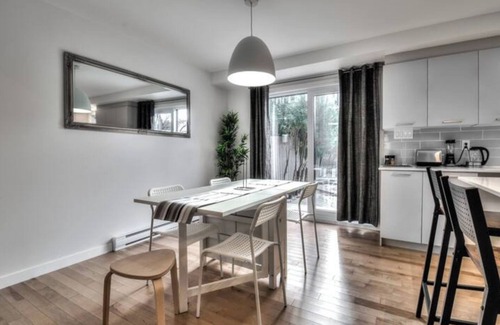 Brossard House | Lux. 4BR House with Pool near DT