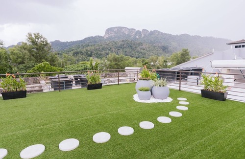 Taman Melawati Cottage | Lux 6BR Home Private Rooftop Garden Kemensah KL