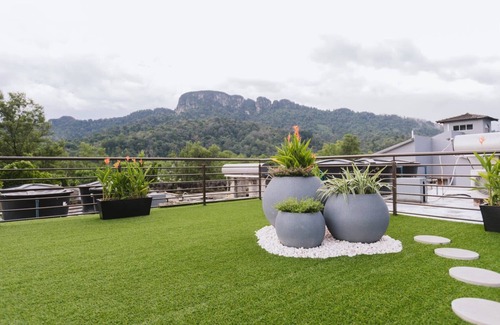 Taman Melawati House | Lux 6BR Home Private Rooftop Garden Kemensah KL