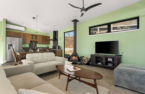 Harrison Cabin | Lux Cabin Mountain Escape - Scenic Views, River, Hiking, Kayaking