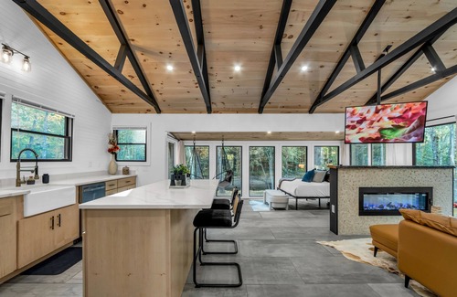 South Casco House | LUX Designer Private Waterfront Crooked River SEBAGO