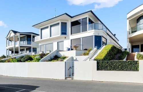 North Brighton House | Lux Escape on Esplanade by Host Solutions