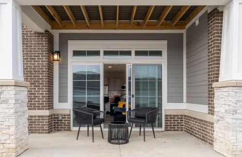 Whitestown Apartment | Lux Haven