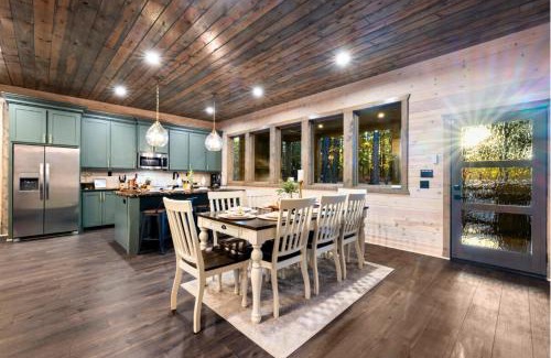 Pickens House | LUX,Hot Tub,ATV,Hiking,Pickleball,Firepit,Arcade