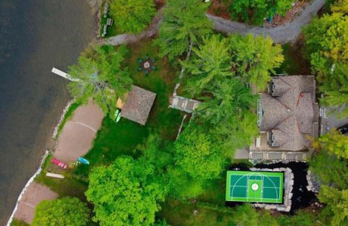 Buckhorn House | LUX Lakefront Sleeps18 Pickleball HotTub Sauna Gym Arcade Basketball Volleyball