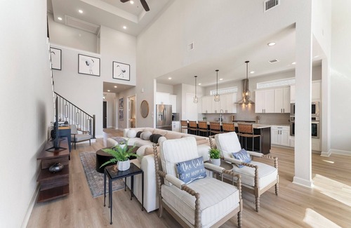 French Quarter House | Lux Lakefront with Game-room, Community Pool, Paddleboards, and more!