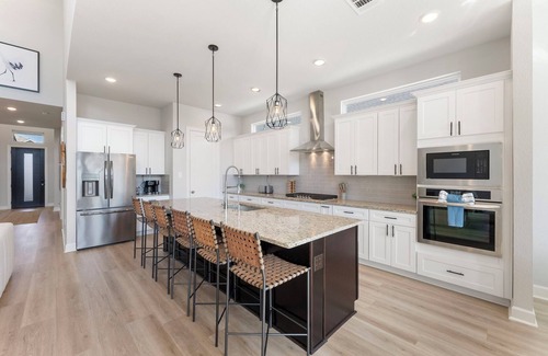 French Quarter House | Lux Lakefront with Game-room, Community Pool, Paddleboards, and more!