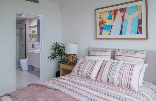 Gold Coast Apartment | Lux Lakeside Apt - Gold Coast