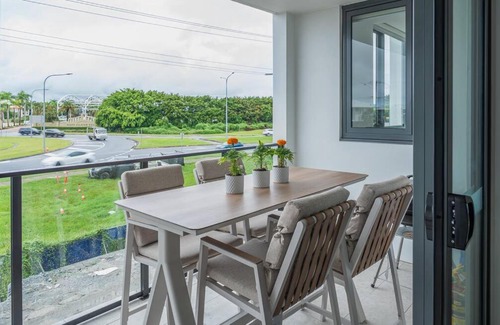 Gold Coast Apartment | Lux Lakeside Apt - Gold Coast