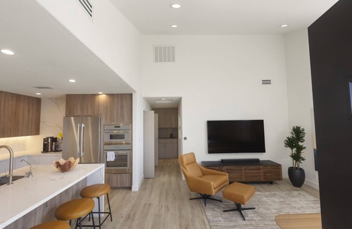 Hawthorne Condo | Lux living + comfort near LAX