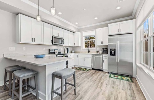 Edgewater House | Lux New Construction:Steps to the Beach - Sleeps 7