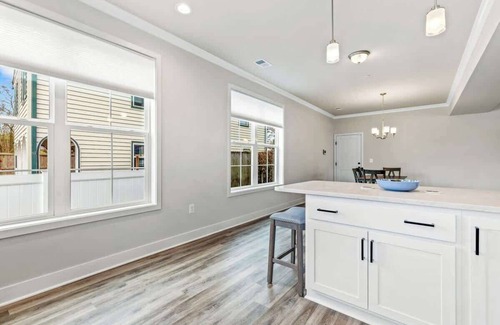 Edgewater House | Lux New Construction:Steps to the Beach - Sleeps 7
