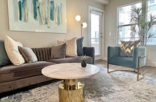 Westwood Apartment | Lux One Bedroom Condo with Garden View