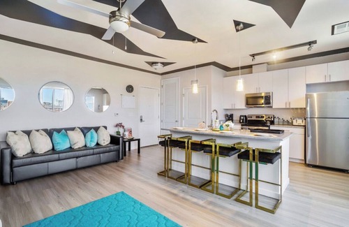 Downtown Baltimore Apartment | Lux Penthouse 1BR 1BA w/Panoramic Views Free Parking & Wifi