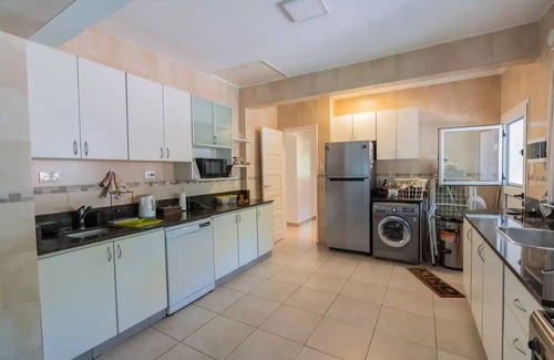 Ingeniero Maschwitz House | Lux Pileta & Cancha de tennis privada. Maschwtizn