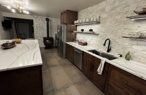 Midway House | Lux Ski Home, Views, close to DV, discounted monthly rentals, dogs considered