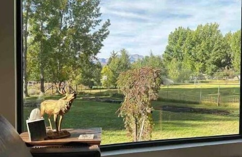 Midway House | Lux Ski Home, Views, close to DV, discounted monthly rentals, dogs considered