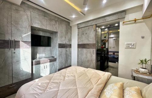 Moti Nagar Apartment | Lux Studios