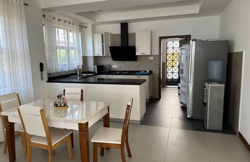 Vipingo Villa | Lux Suites 5 Bedroom Beachfront Villa in Sultan Place Kikambala