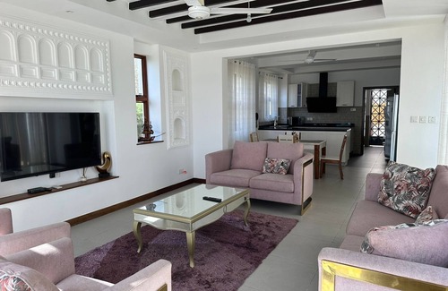 Vipingo Villa | Lux Suites 5 Bedroom Beachfront Villa in Sultan Place Kikambala