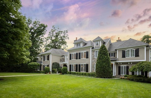 Livingston House | Lux Vacation home just 14 minutes drive to Prudential Center