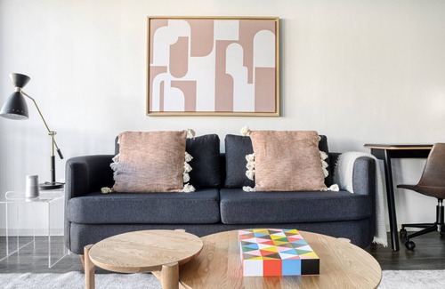 Assembly Square Apartment | Luxe 1B w/W/D, Gym, Rooftop. Steps from T stop by Blueground