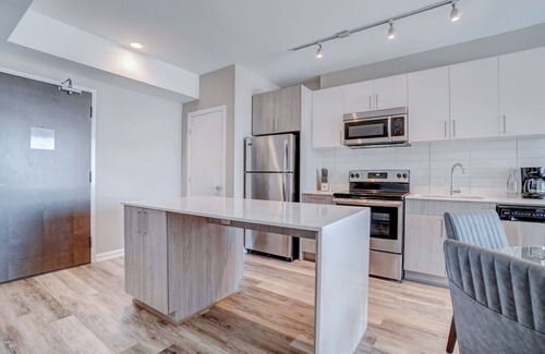 Wellington Village Apartment | Luxe 1BR with Private Terrace near Ottawa Hospital