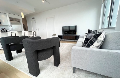 Lincoln Square Apartment | Luxe 2 bedroom apartment in Midtown - 24 hour doorman