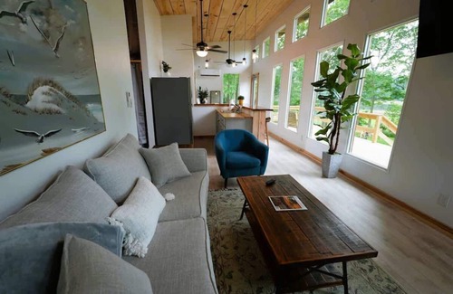 Locustville Cottage | Luxe 2BR Cabin with Deck and Creek View - Working Farm