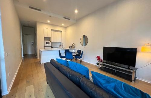 Kingston Apartment | Luxe 2BR Executive Apartment Kingston Pool Parking WiFi BBQ Wine