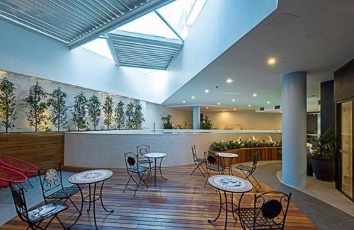 Kingston Apartment | Luxe 2BR Executive Apartment Kingston Pool Parking WiFi BBQ Wine