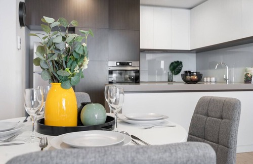 Highett Apartment | Luxe 2BR Oasis at The Vista