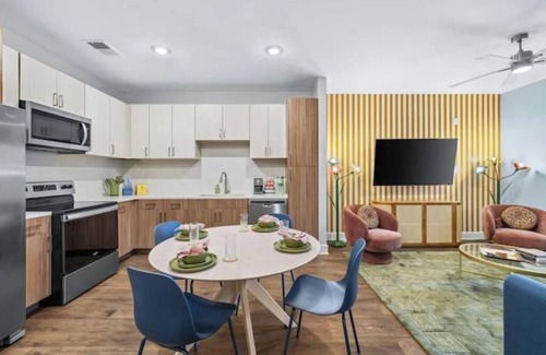 Sobro Apartment | Luxe 2BR w/Glam Station & Karaoke – Sleeps 8
