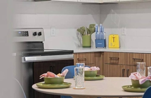 Sobro Apartment | Luxe 2BR w/Glam Station & Karaoke – Sleeps 8