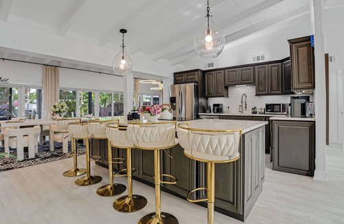 Lauderdale Isles House | Luxe 3BR/3BA Waterfront Retreat Heated Pool Oasis