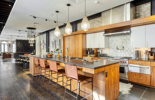 Downtown Austin House | Luxe 4-Story w/Rooftop HotTub, GameRoom, Theater | Paramount Place by AvantStay