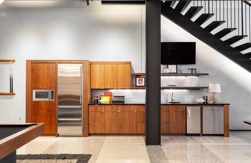 Downtown Austin House | Luxe 4-Story w/Rooftop HotTub, GameRoom, Theater | Paramount Place by AvantStay