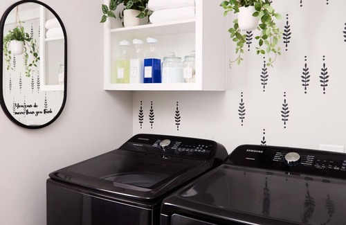 Downtown House | Luxe 5BR Designer Retreat w/Hot Tub | 3 mins to Downtown, 8 to NC State