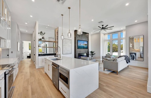 Dunedin House | Luxe 7BR, Rooftop + 2 Balconies & Elevator! Downtown/Main St