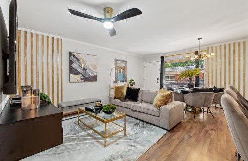 Oak Lawn Apartment | Luxe and Modern Dallas Condo 2 Mi to Highland Park!