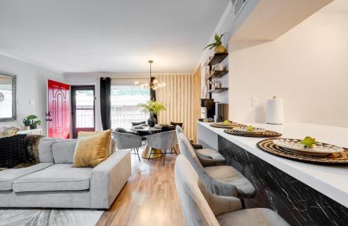 Oak Lawn Apartment | Luxe and Modern Dallas Condo 2 Mi to Highland Park!