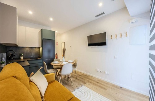 Las Acacias Apartment | Luxe Apartments Madrid Rio by Rentitup