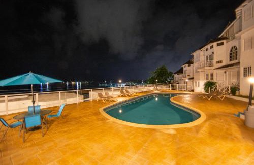 Discovery Bay Apartment | Luxe Beach Resort