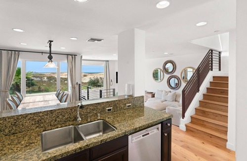 Playa Del Rey Condo | Luxe Beachfront Beauty with easy access to Sofi and LAX