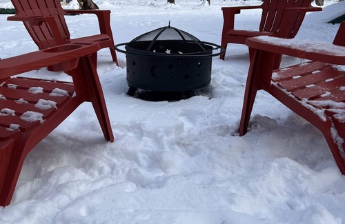 Albrightsville Cabin | Luxe Cabin, 5 minutes to Lake & Pool 2Bed2Bath, Pet friendly +Resort Amenities