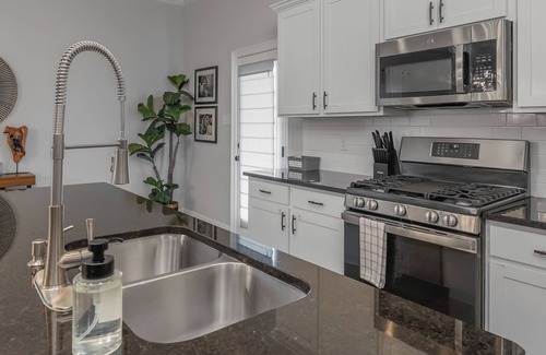Broadmoor House | Luxe, Central, & Contemporary - A Modern Utopia!nTv in each room.