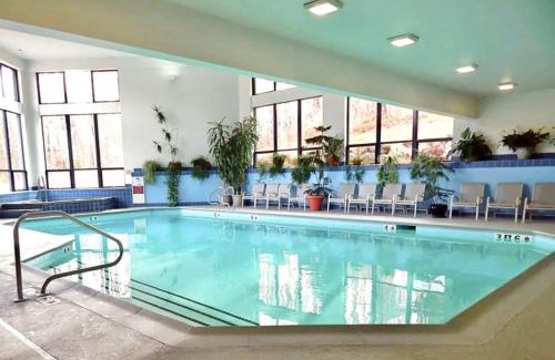 Central Vermont- Killington House | Luxe Chalet Ski On Off Hot Tub Pool and Views