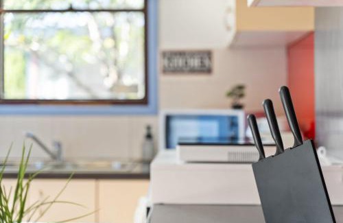 Marayong House | Luxe Double Room - Nearby Stations & Eateries - Shared Bathroom